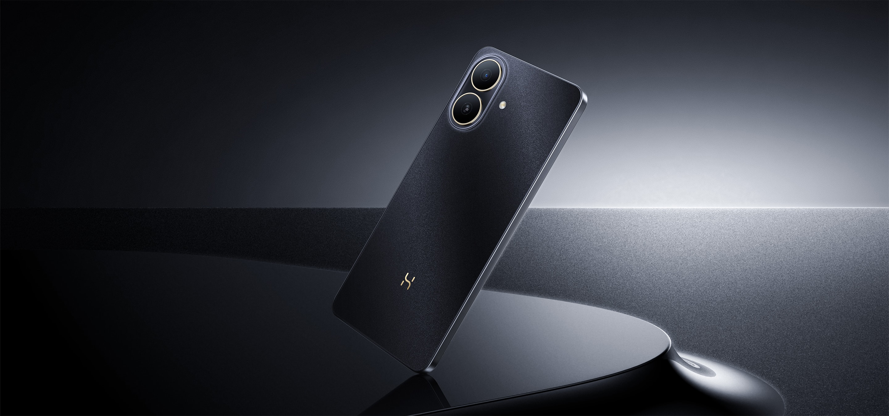 曜石黑：静谧夜空，繁星闪烁。